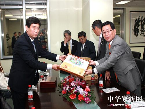 日本高山市家具代表團訪問大連