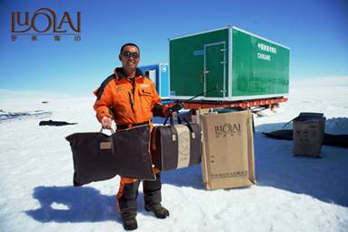 羅萊護航南北極科考:雪龍號成功突圍脫困